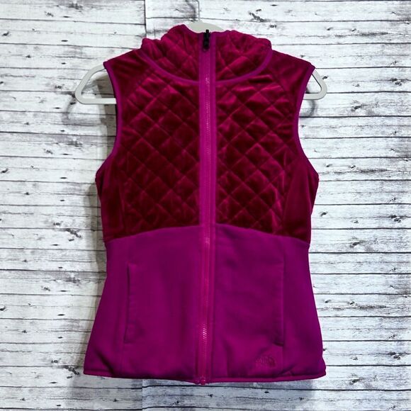 The North Face Reversible Caroluna Quilted Hooded Vest - Picture 11 of 12